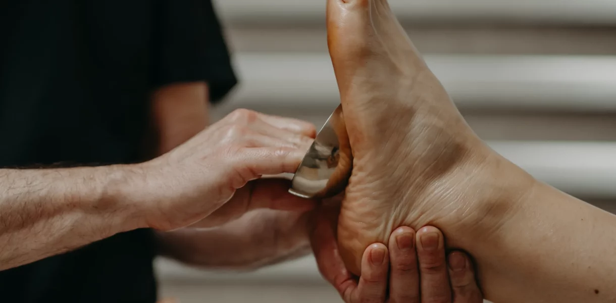 Massage ayurvédique des pieds au bol Kansu