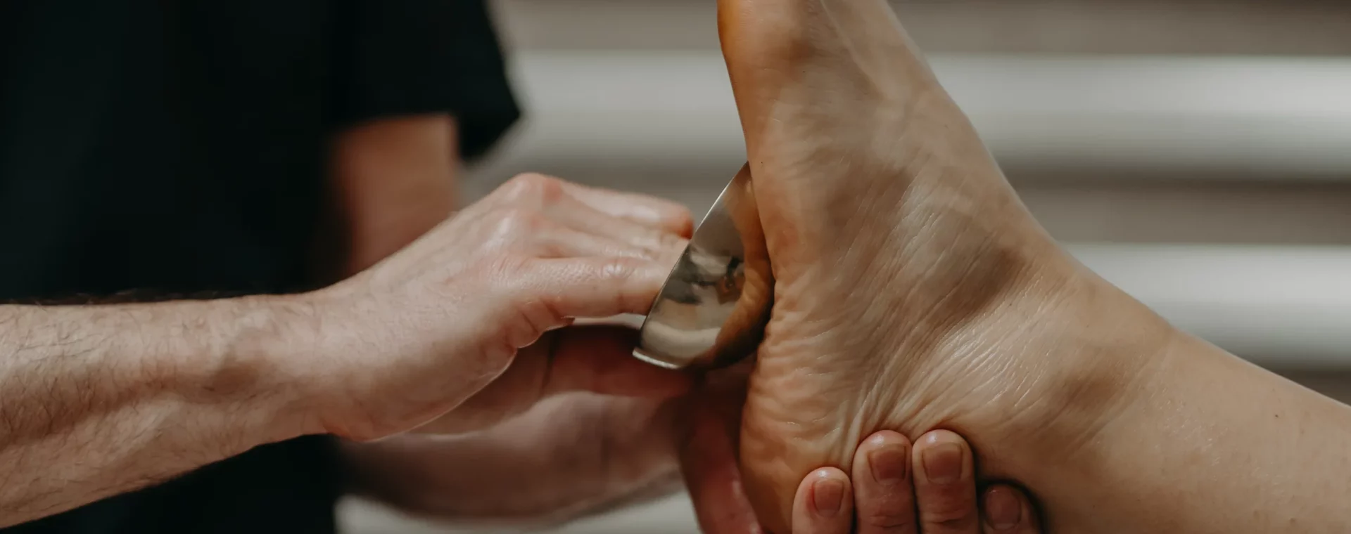 Massage ayurvédique des pieds au bol Kansu