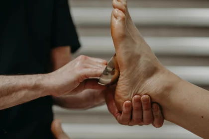 Massage ayurvédique des pieds au bol Kansu