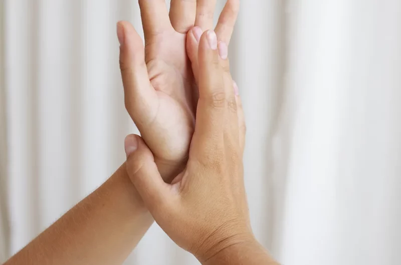 Massage des mains et bras