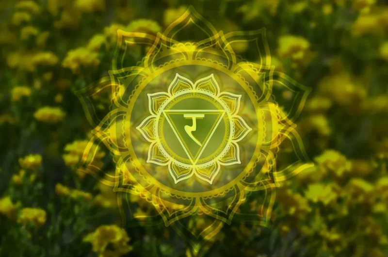 chakra plexus solaire : mandala jaune Manipura, symbole de confiance en soi — Pulse Harmony Bullez Thuin
