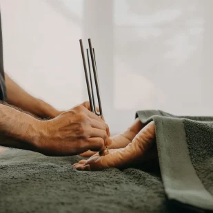 Soin sonore aux bols tibétains et diapasons thérapeutiques