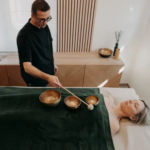 Soin sonore aux bols tibétains et diapasons thérapeutiques