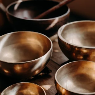 Soin sonore aux bols tibétains et diapasons thérapeutiques