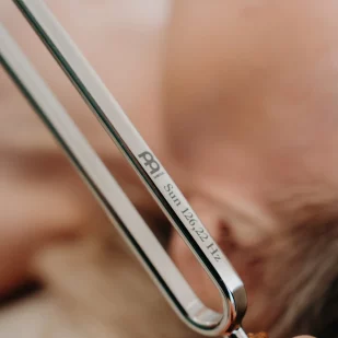 Soin sonore aux bols tibétains et diapasons thérapeutiques