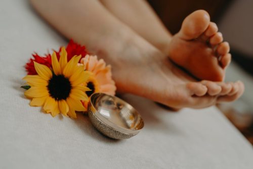 Massage des pieds aux bols kansu